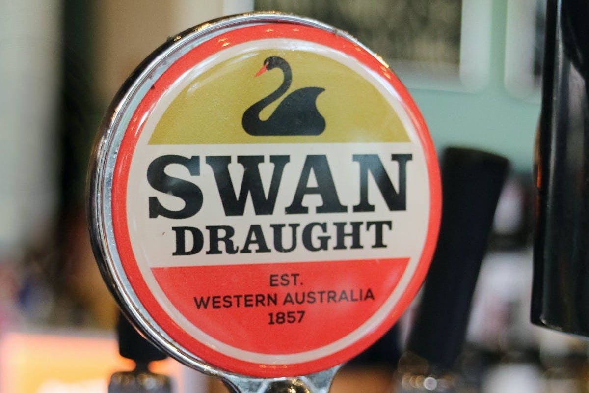 Hyde Park Hotel Swan Draught Tap
