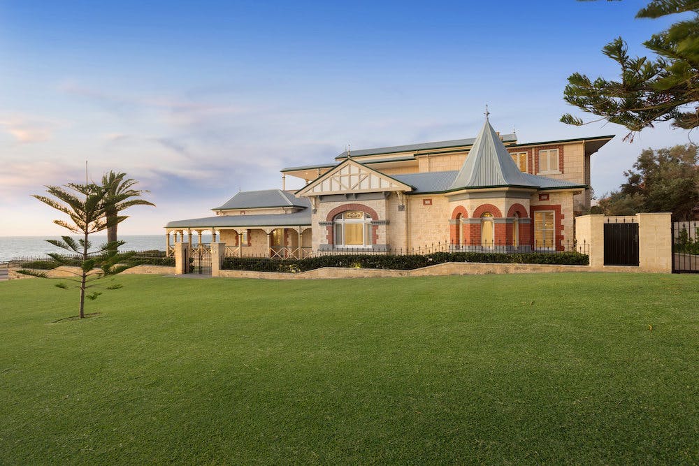 Iconic and opulent beachfront mansion Le Fanu has just hit the market.