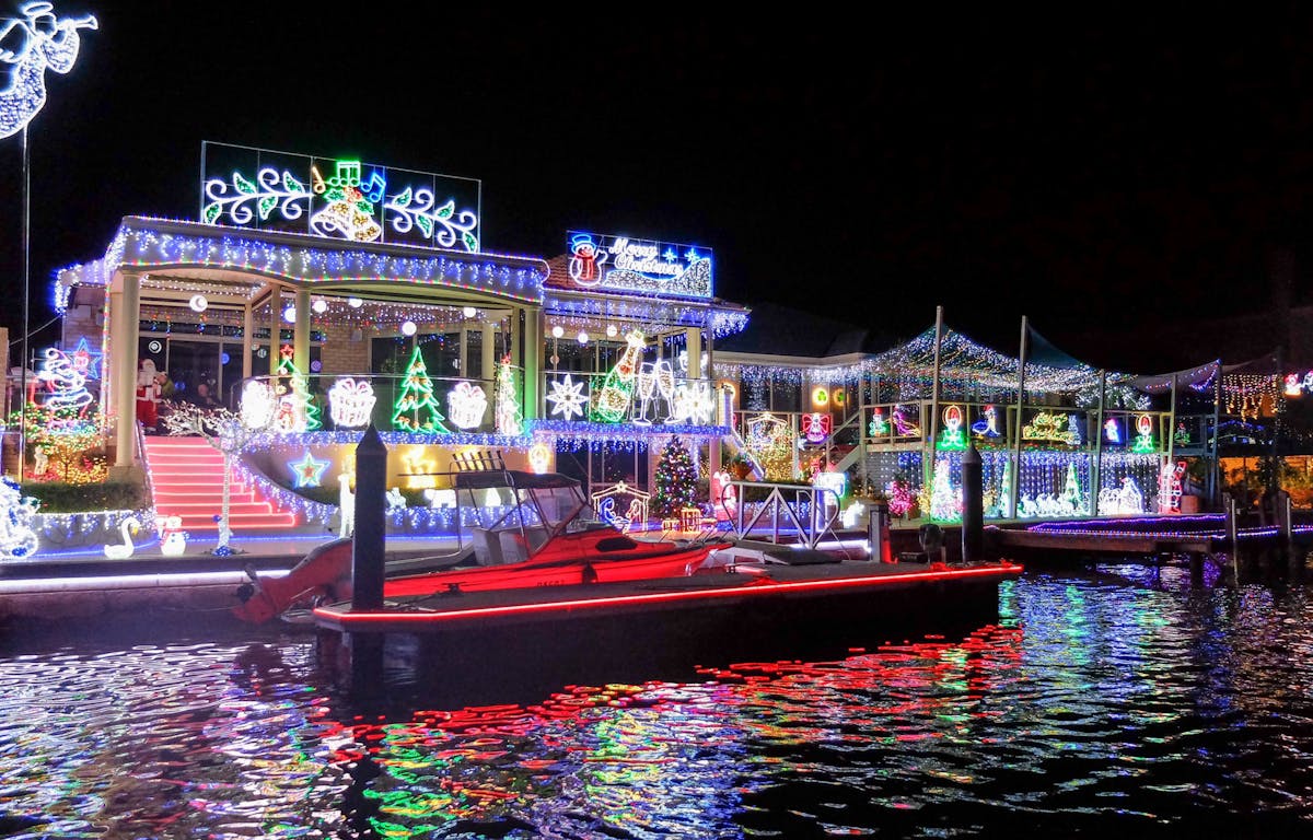 mandurah christmas light boat cruise